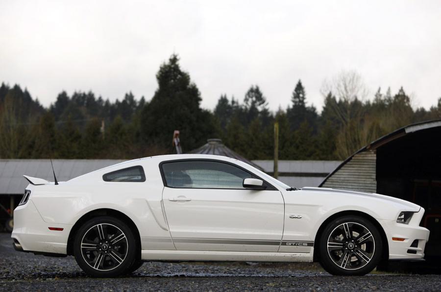  Ford Mustang GT 2013 года  (фото 34 из 58)